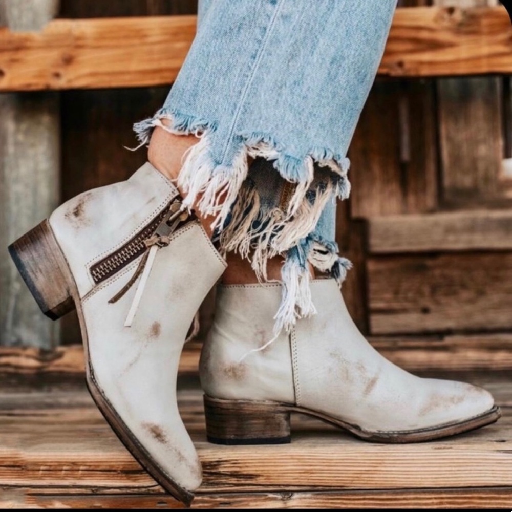 Size 9 Freebird Onyx bootie.